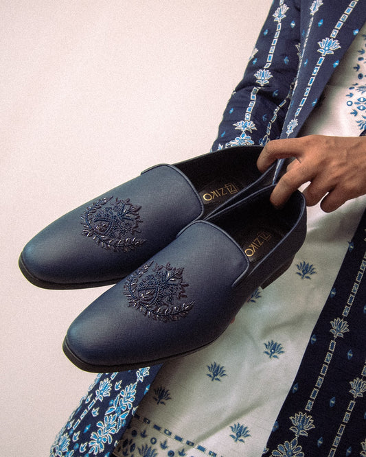 Classic Embroidered Blue Leather Mojari
