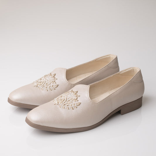 Classic Embroidered Ivory Leather Mojari
